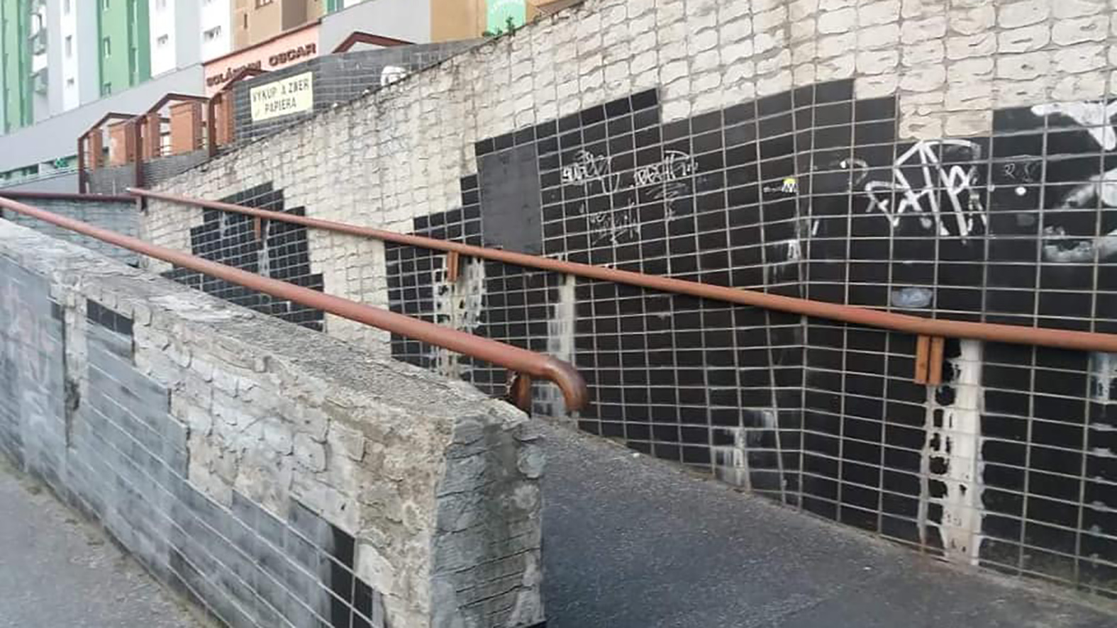 Začala sa dlho očakávaná rekonštrukcia terasy v centre Devínskej Novej Vsi
