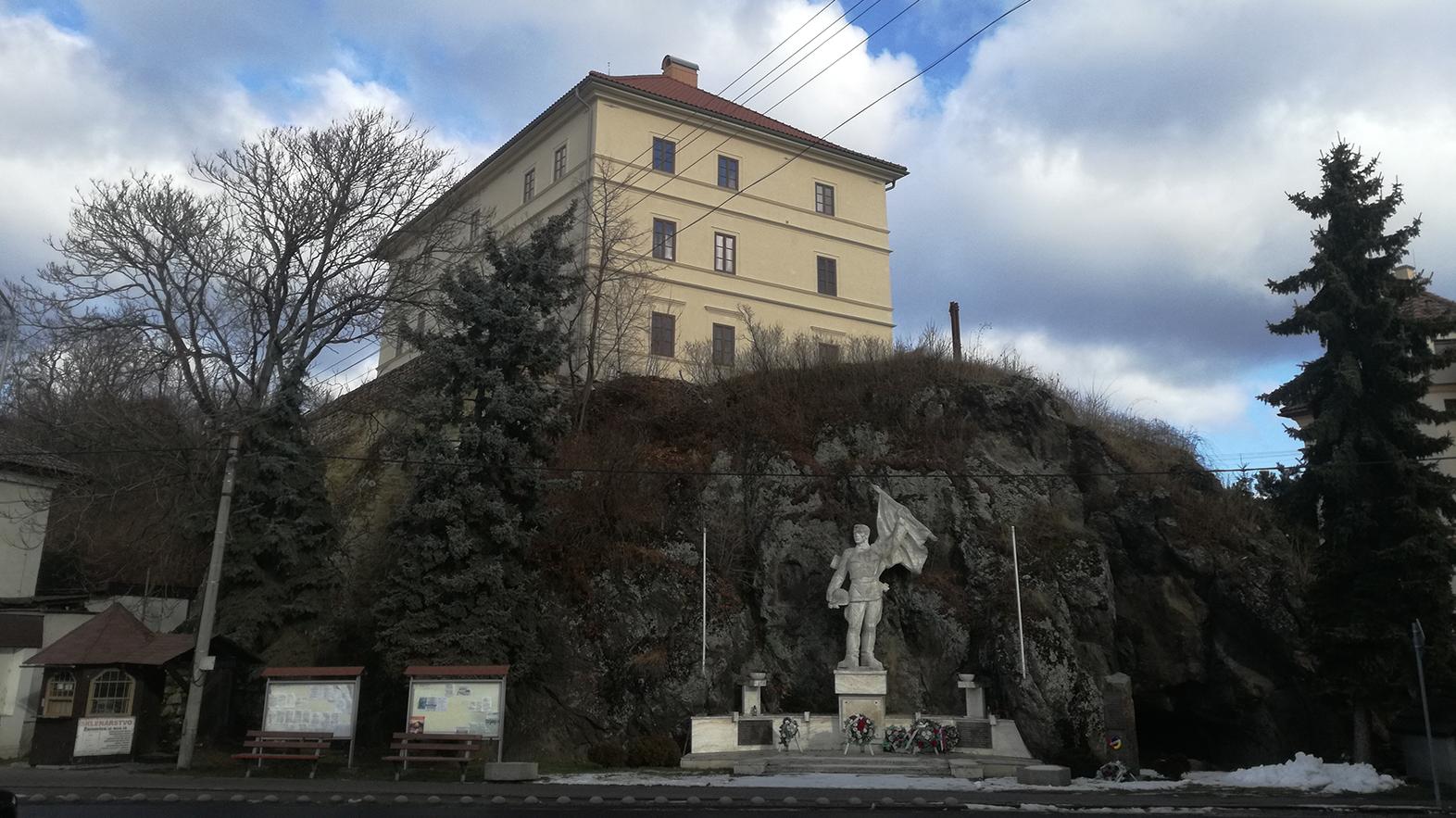 Vrcholí druhá etapa obnovy kaštieľa v Žarnovici