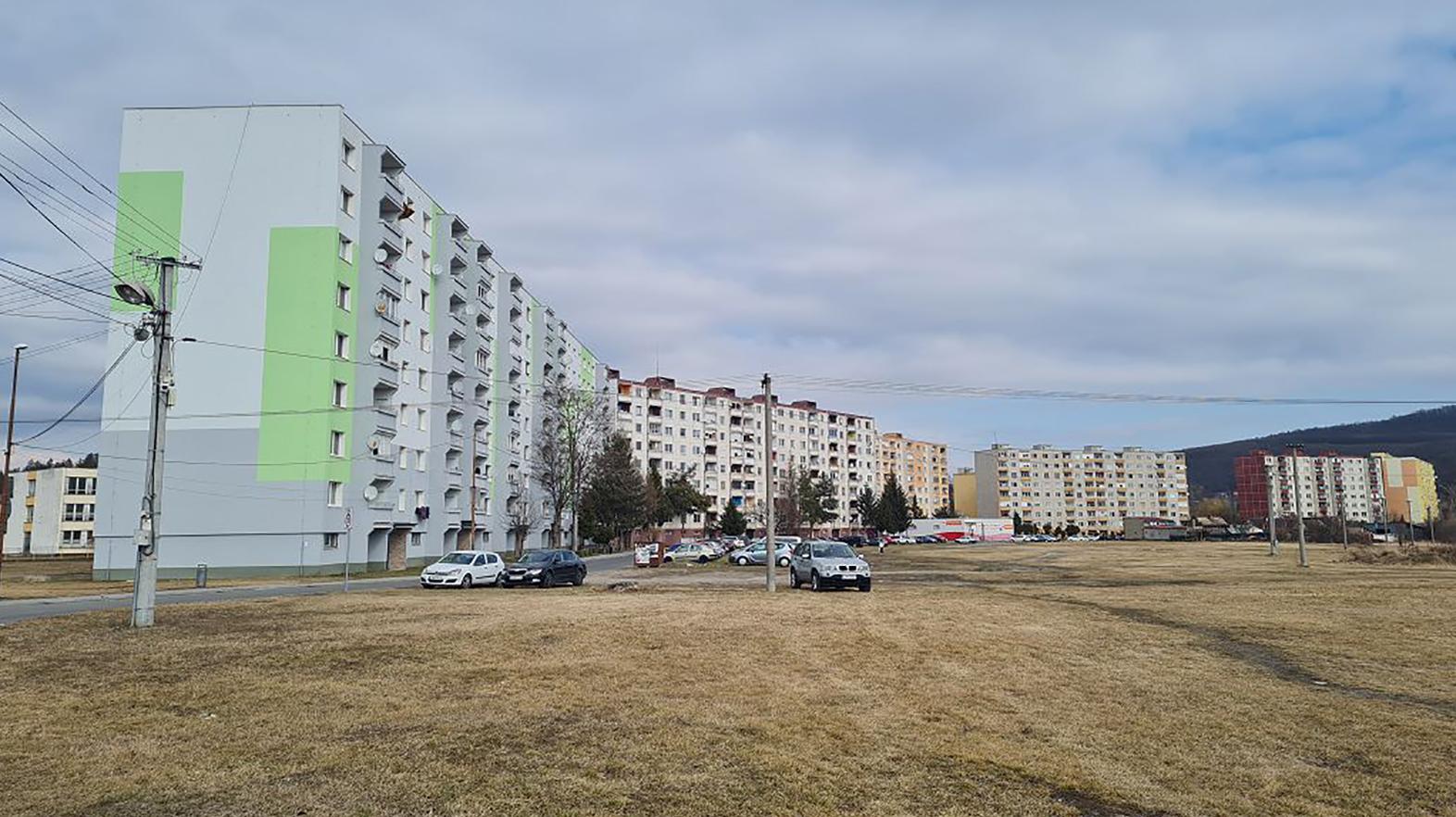 Fiľakovo chce rekonštruovať chodníky na Farskej lúke za takmer 500 000 eur
