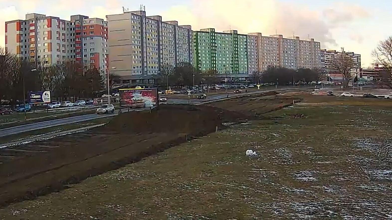 Pre budúcu električku v Petržalke pokračujú v odstraňovaní ornice