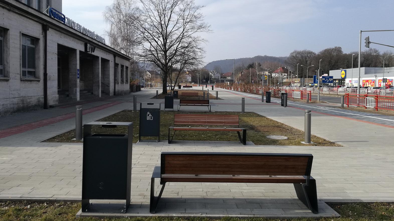 Zvolen má nový predstaničný priestor, prepája autobusy, vlaky a MHD
