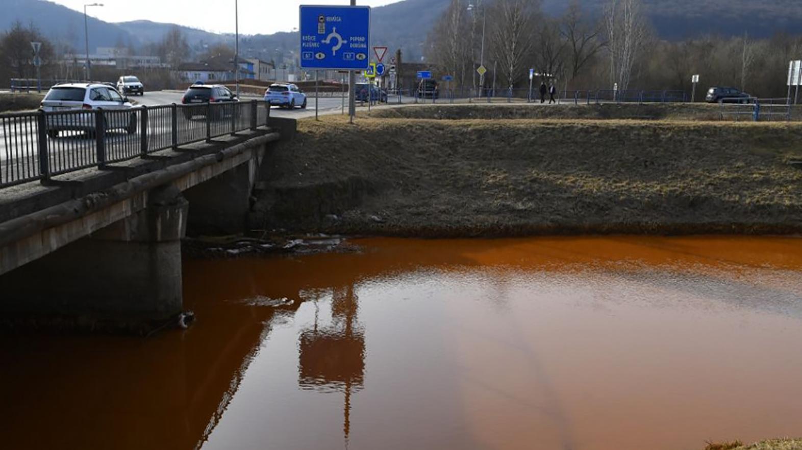 V bani, ktorá spôsobuje znečistenie rieky Slaná, zavedú dočasné riešenia