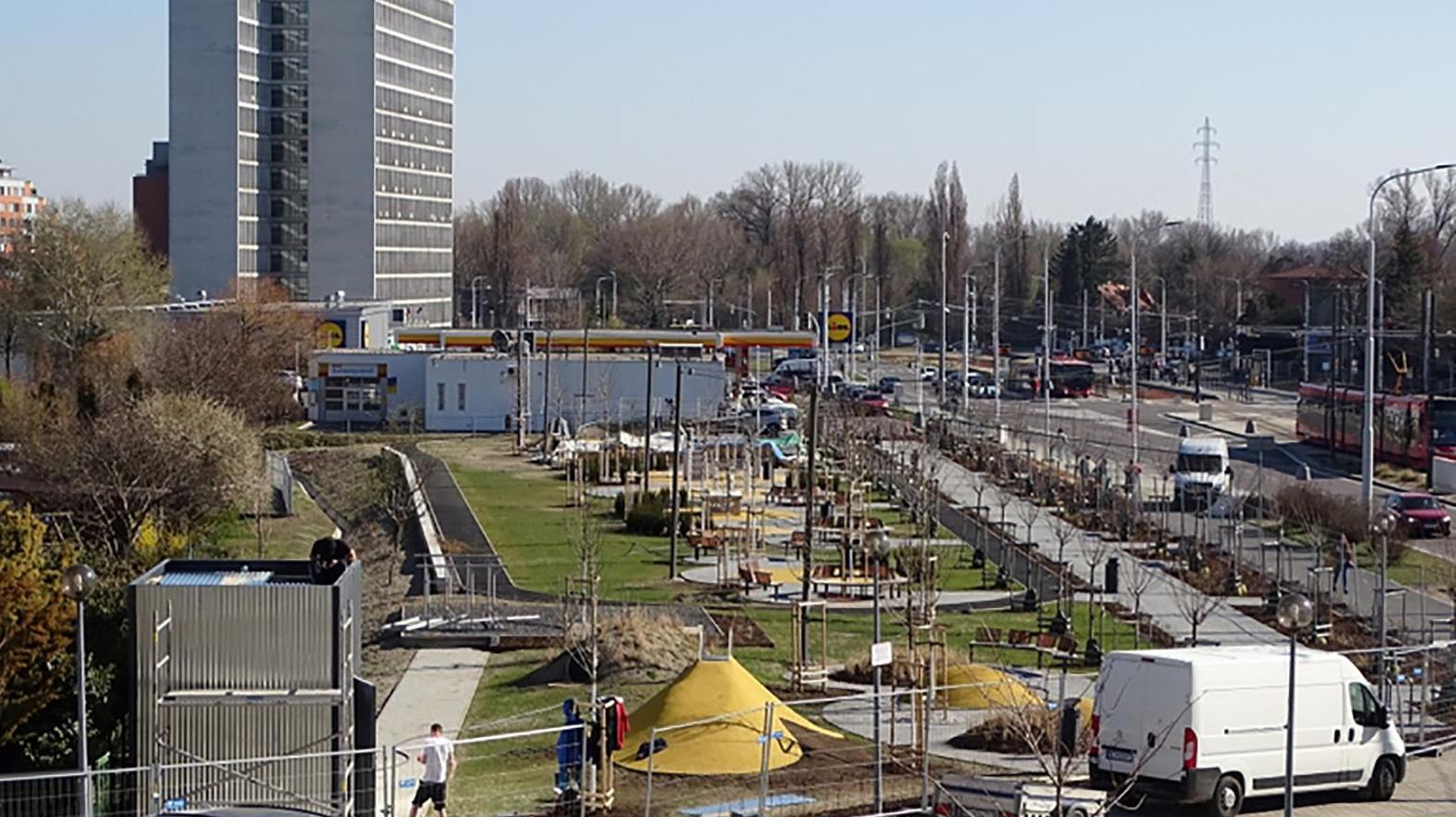 Nový park na Karloveskej by mali dokončiť do konca apríla