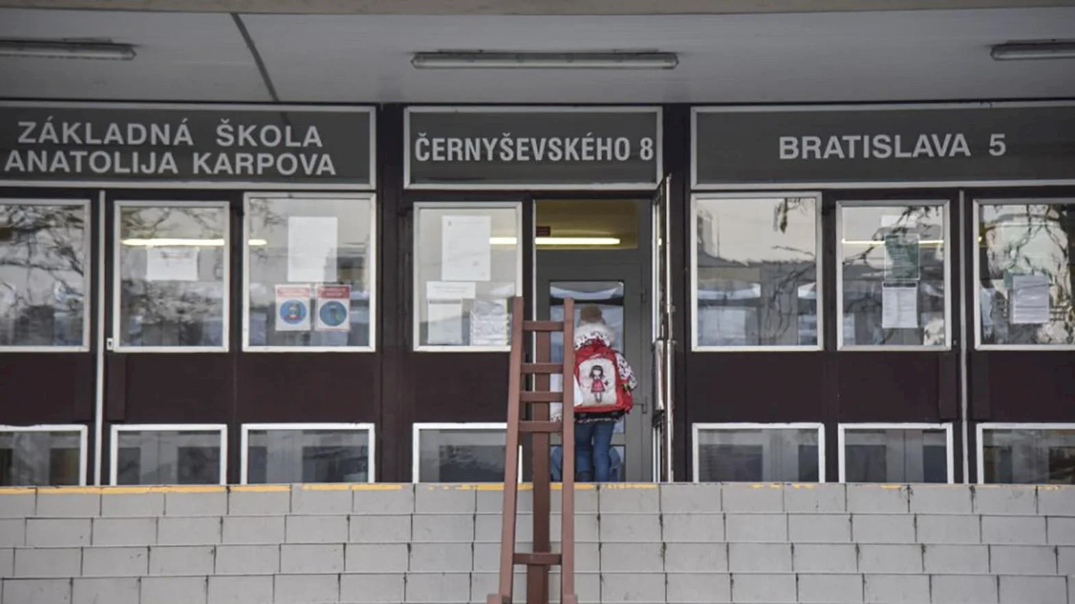 ZŠ Černyševského v Petržalke už nenesie čestný názov po A. Karpovovi