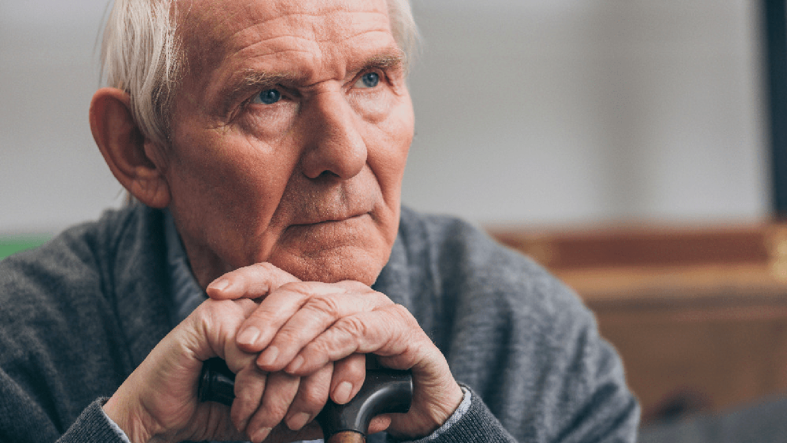 Seniorov a zdravotne znevýhodnené osoby bude v TSK chrániť nová sociálna služba