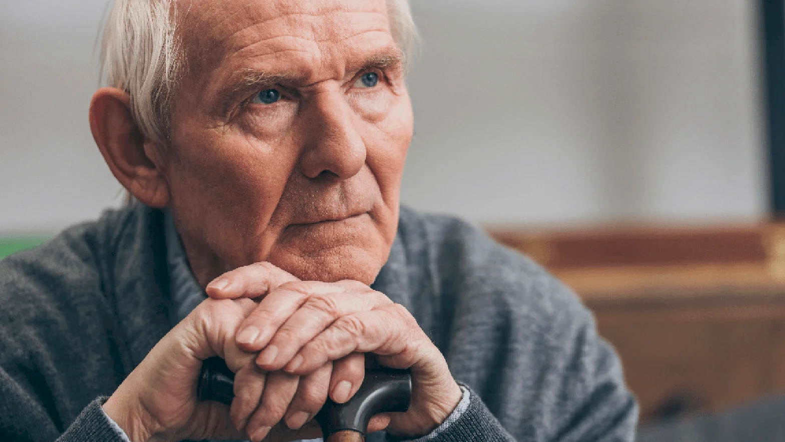 Seniorov a zdravotne znevýhodnené osoby bude v TSK chrániť nová sociálna služba