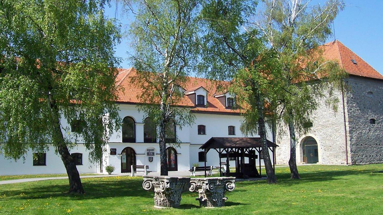 Výstava v Tekovskom múzeu približuje obdobie po páde slovenskej Tróje