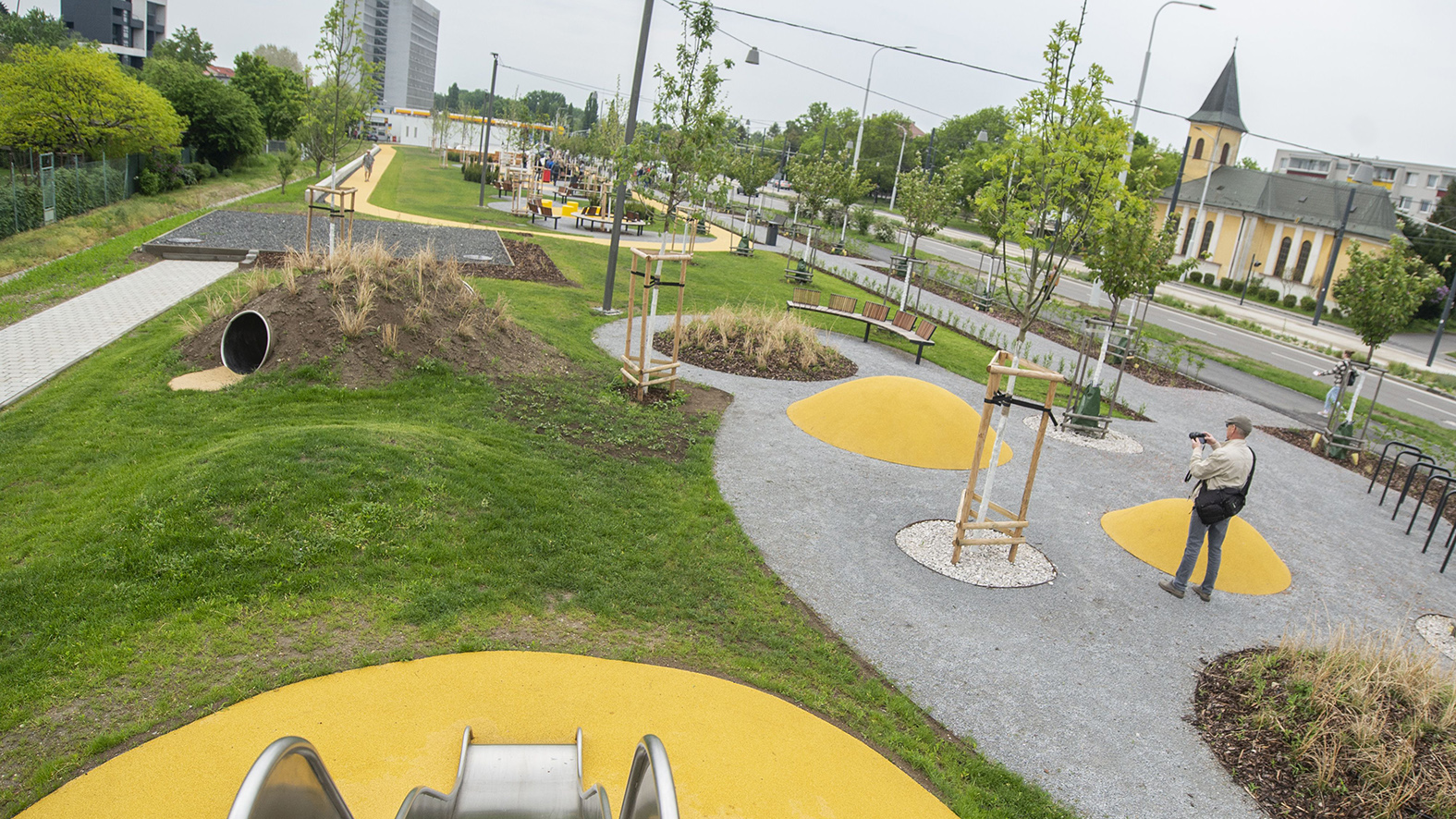 V Karlovej Vsi pribudol nový multifunkčný park