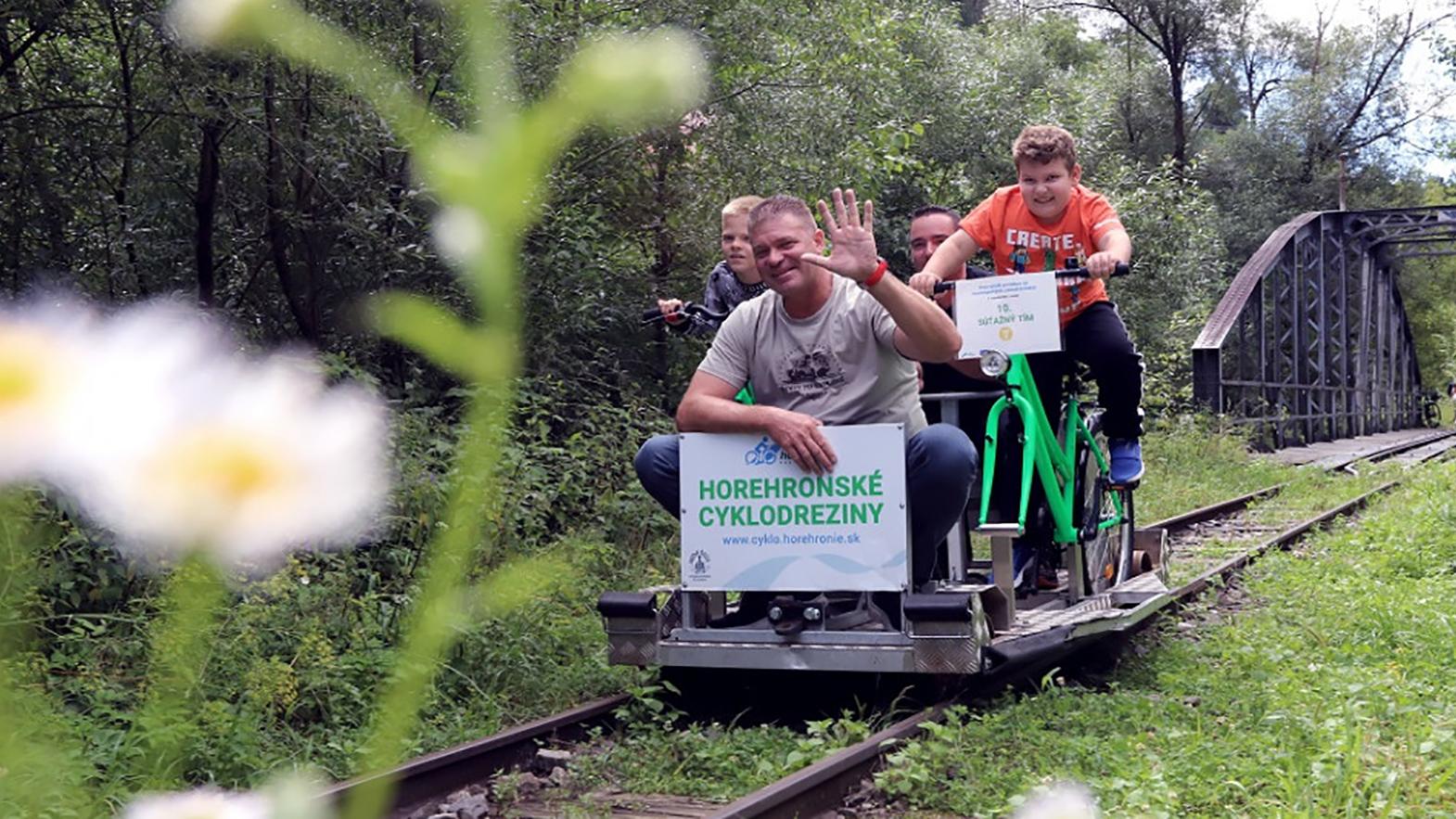 Odštartovala letná sezóna na horehronských cyklodrezinách