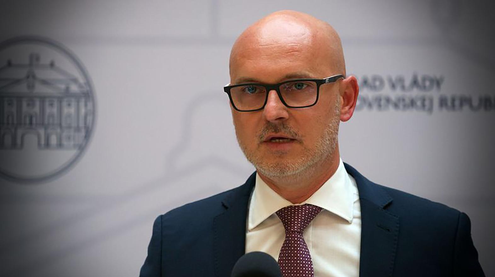 B.Gröhling označil voľnočasové poukazy za nezodpovedné hazardovanie s financiami