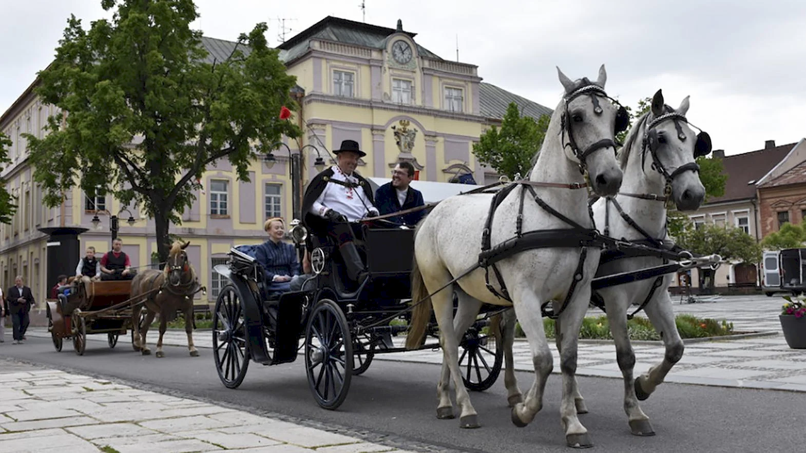 Letnú sezónu na Liptove otvorili na konskom koči a v historických kostýmoch