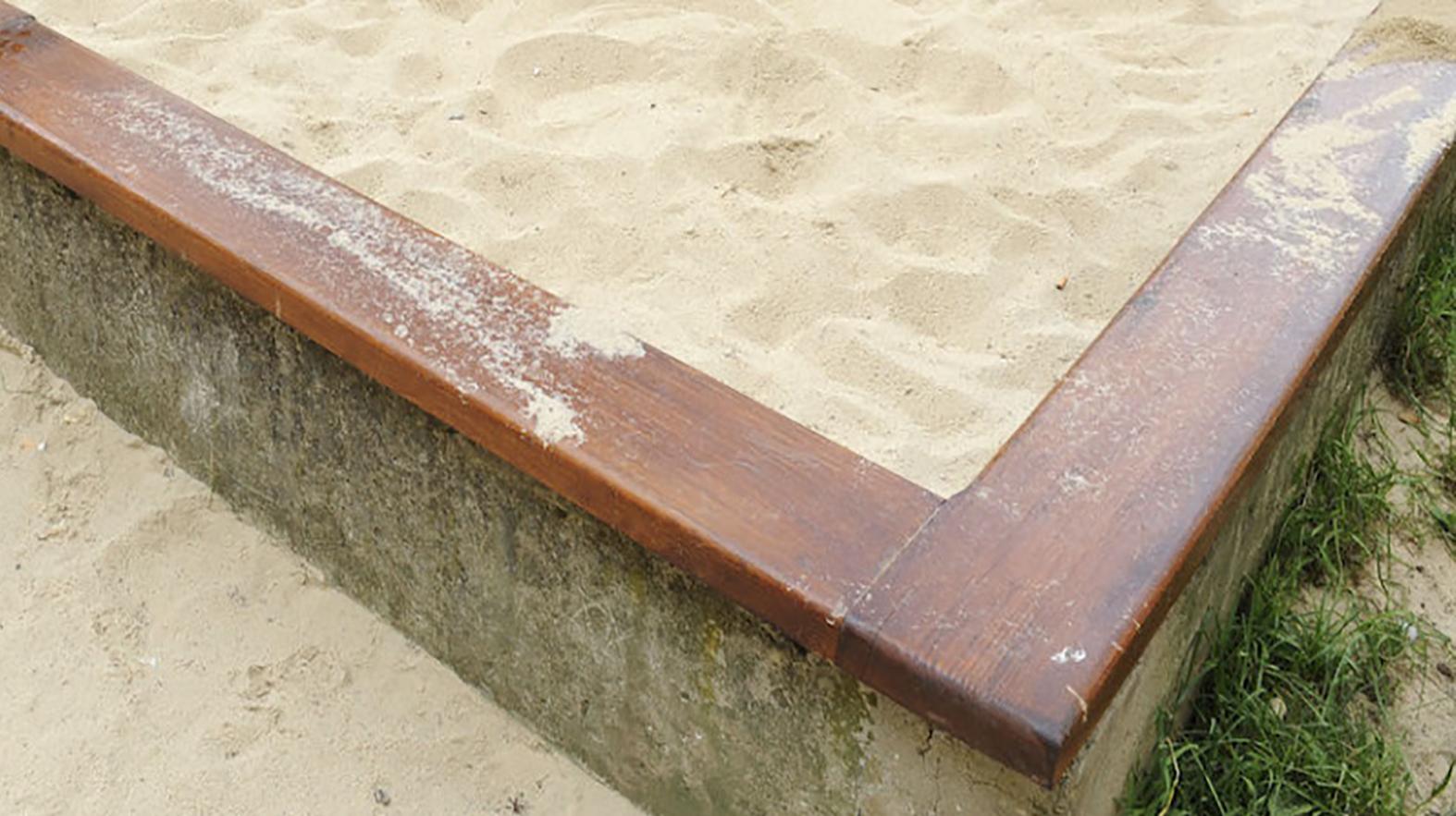 Dobrovoľníci menia zanedbané pieskoviská na komunitné záhrady