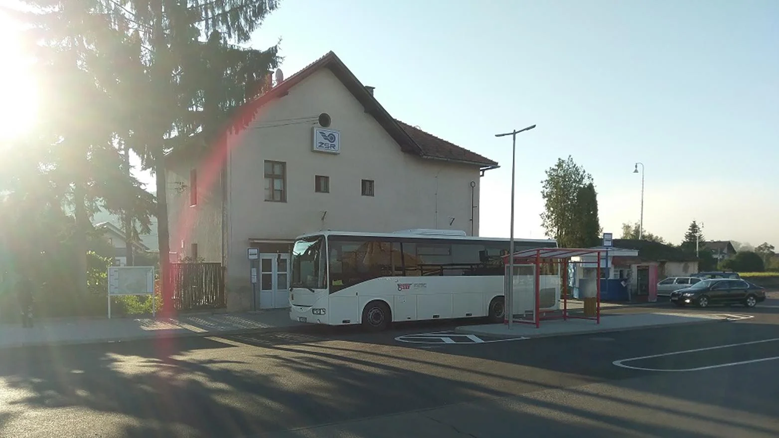 MAS Hornohrad zaplatila obciam v okrese Poltár obnovu zastávok a parkovísk