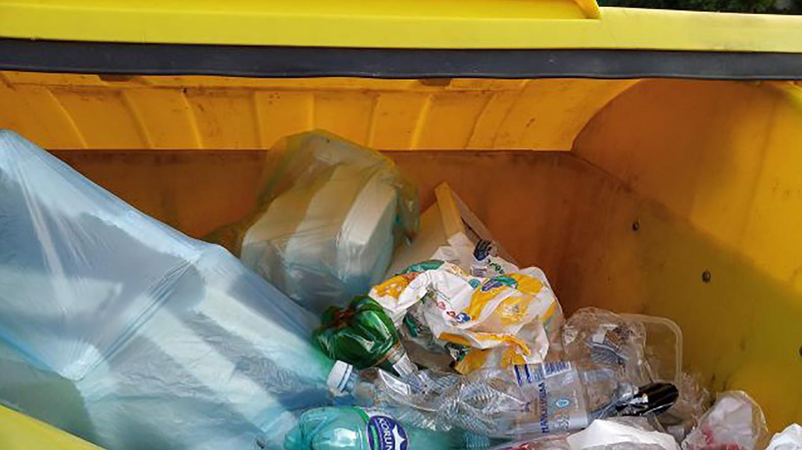 Najväčšiu odpadovú položku v slovenských domácnostiach tvorí plast