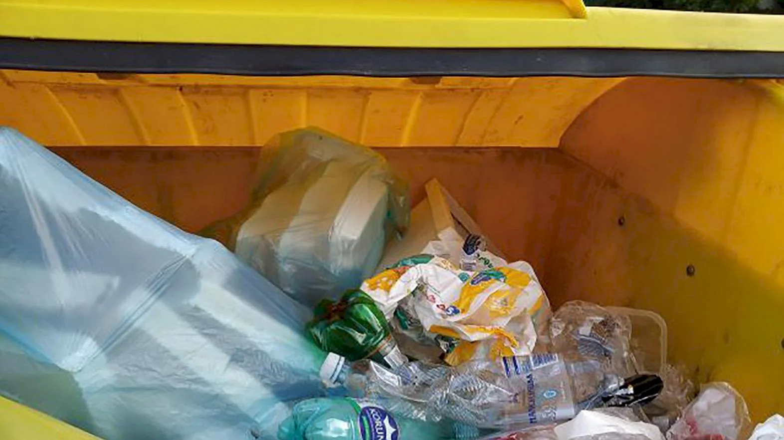 Najväčšiu odpadovú položku v slovenských domácnostiach tvorí plast
