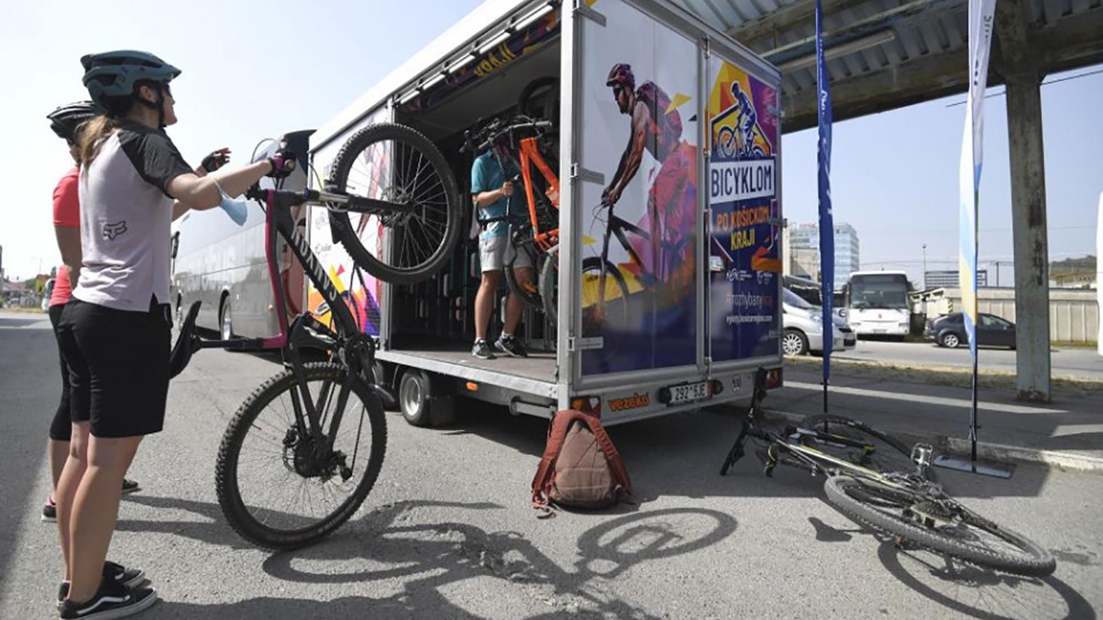 Cyklistov v Košickom kraji prevezú cyklobusy aj vybrané pravidelné linky