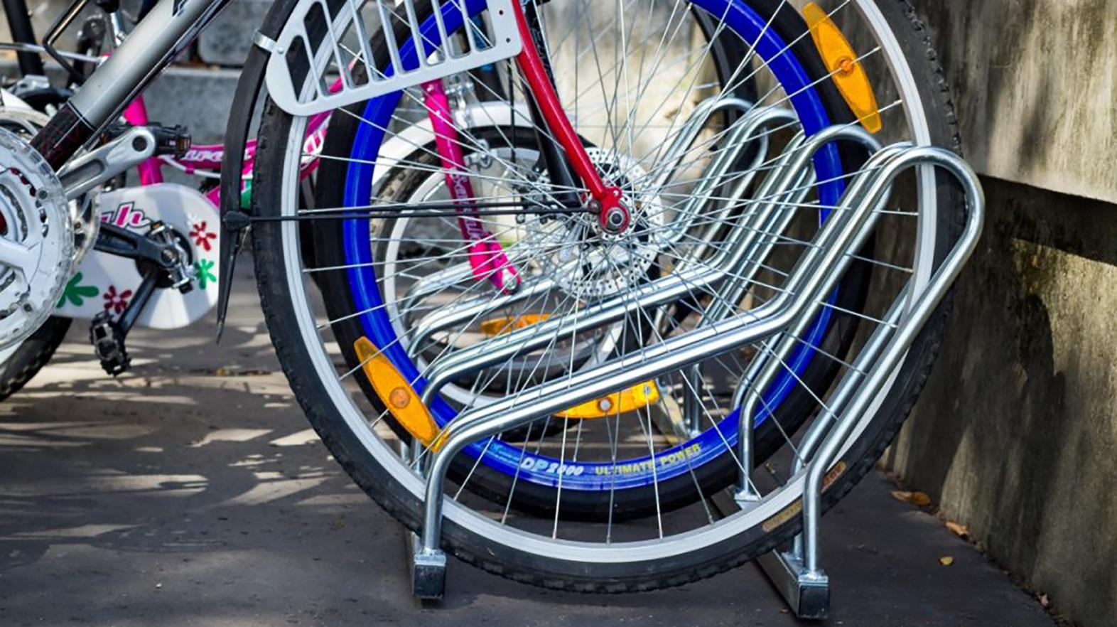 V šiestich základných školách vzniknú cykloprístrešky a cyklostojany
