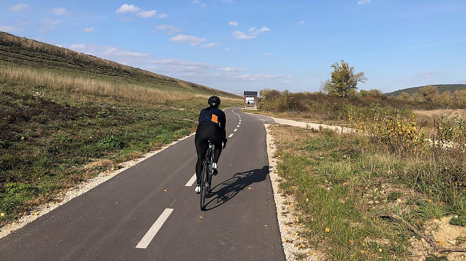 Kraj kúpi pozemok pre cyklotrasu medzi obcou Zavar a automobilkou