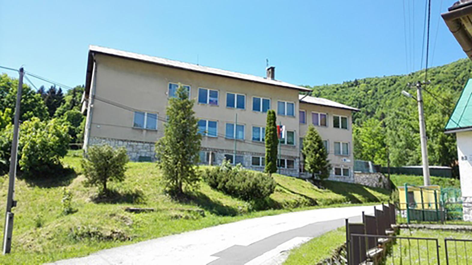 Samospráva predala budovu obecného úradu a bývalej školy za 316 000 eur