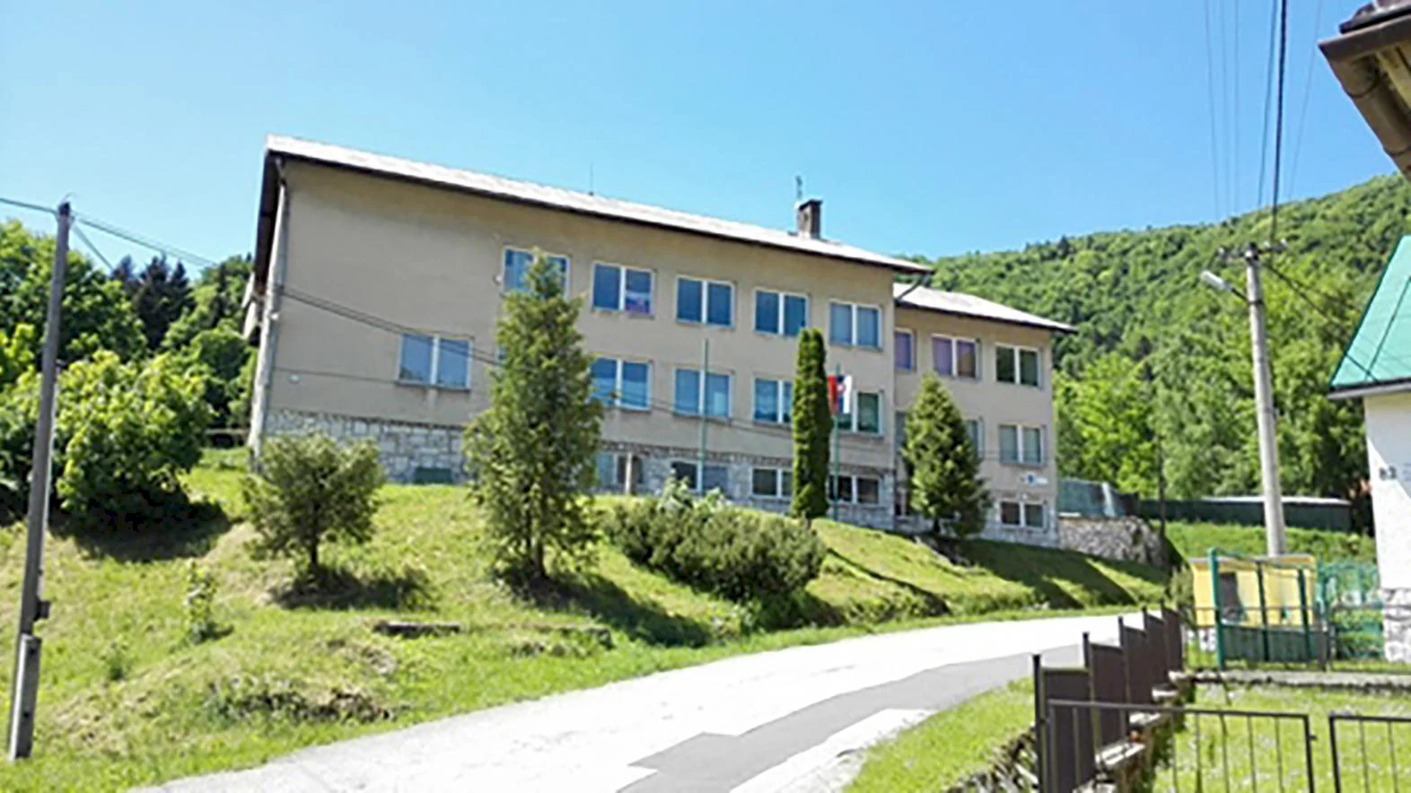 Samospráva predala budovu obecného úradu a bývalej školy za 316 000 eur