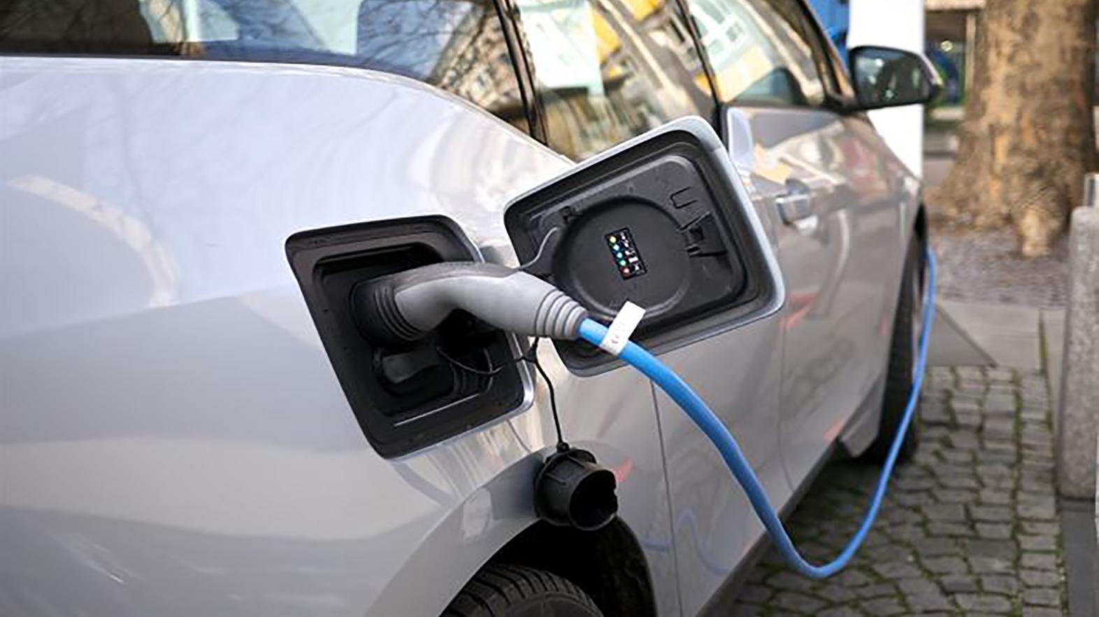 Súkromný investor chce vybudovať nabíjacie stanice na elektromobily