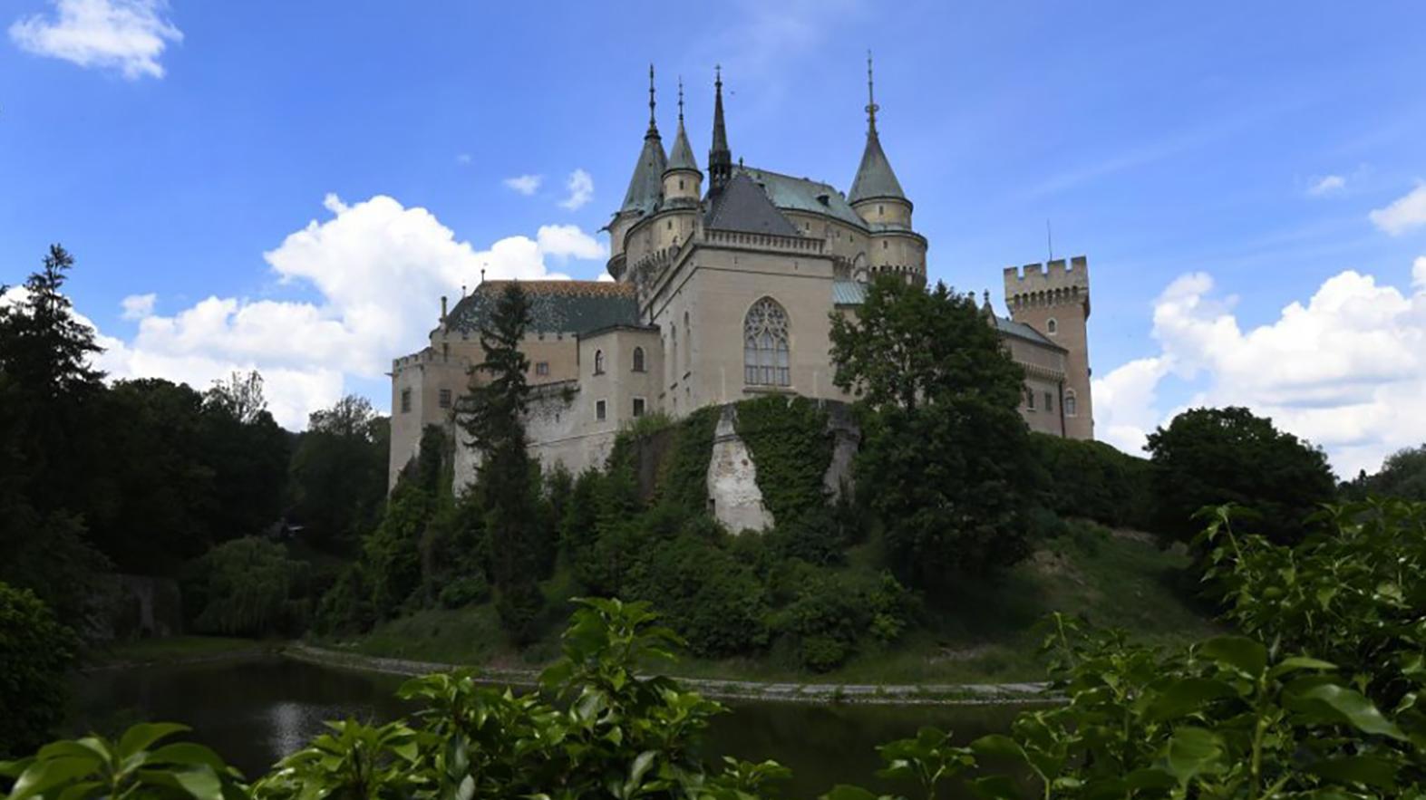 Večery na Bojnickom zámku ponúknu výlet do histórie či príbeh o krádeži oltára