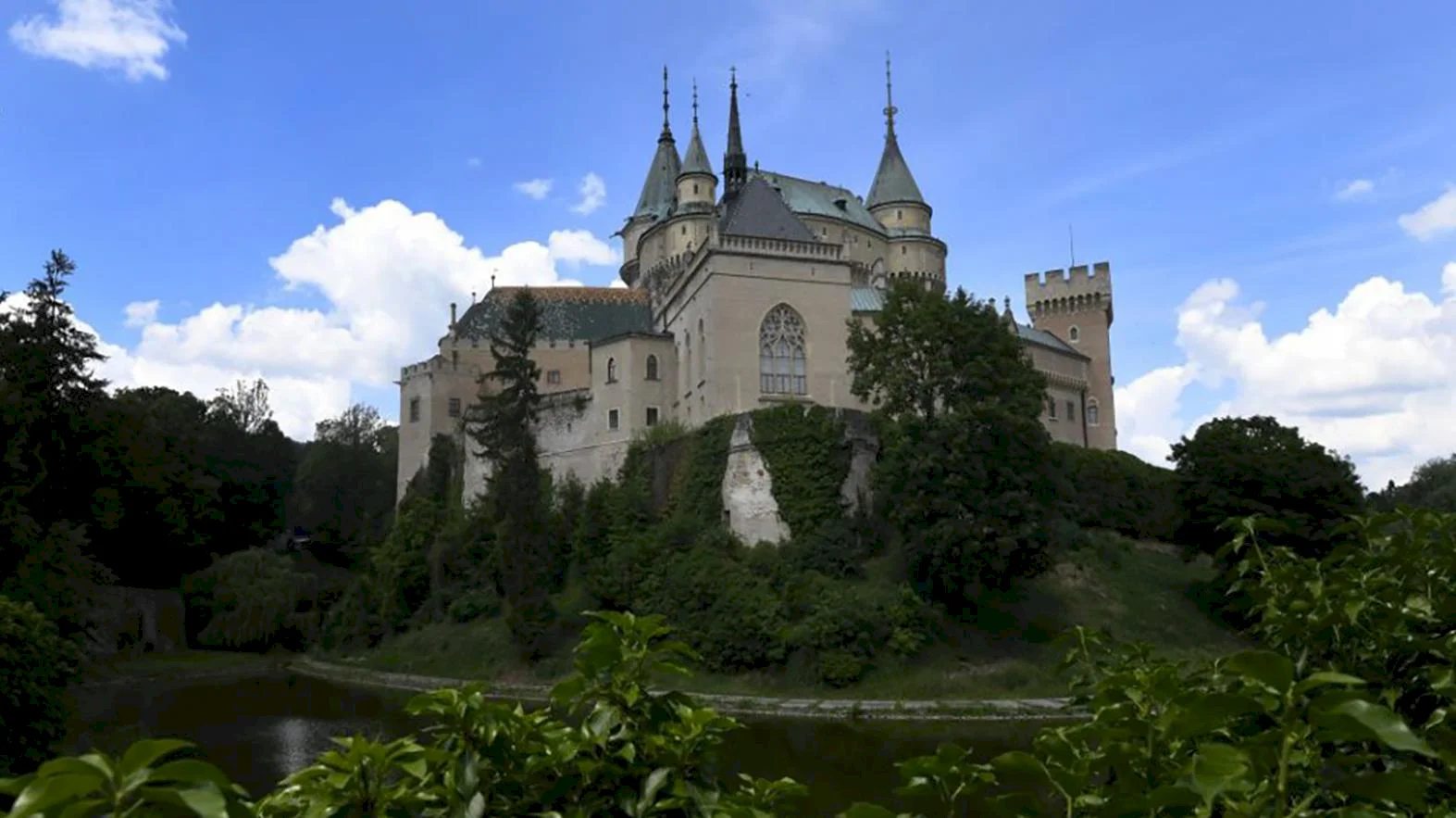 Večery na Bojnickom zámku ponúknu výlet do histórie či príbeh o krádeži oltára