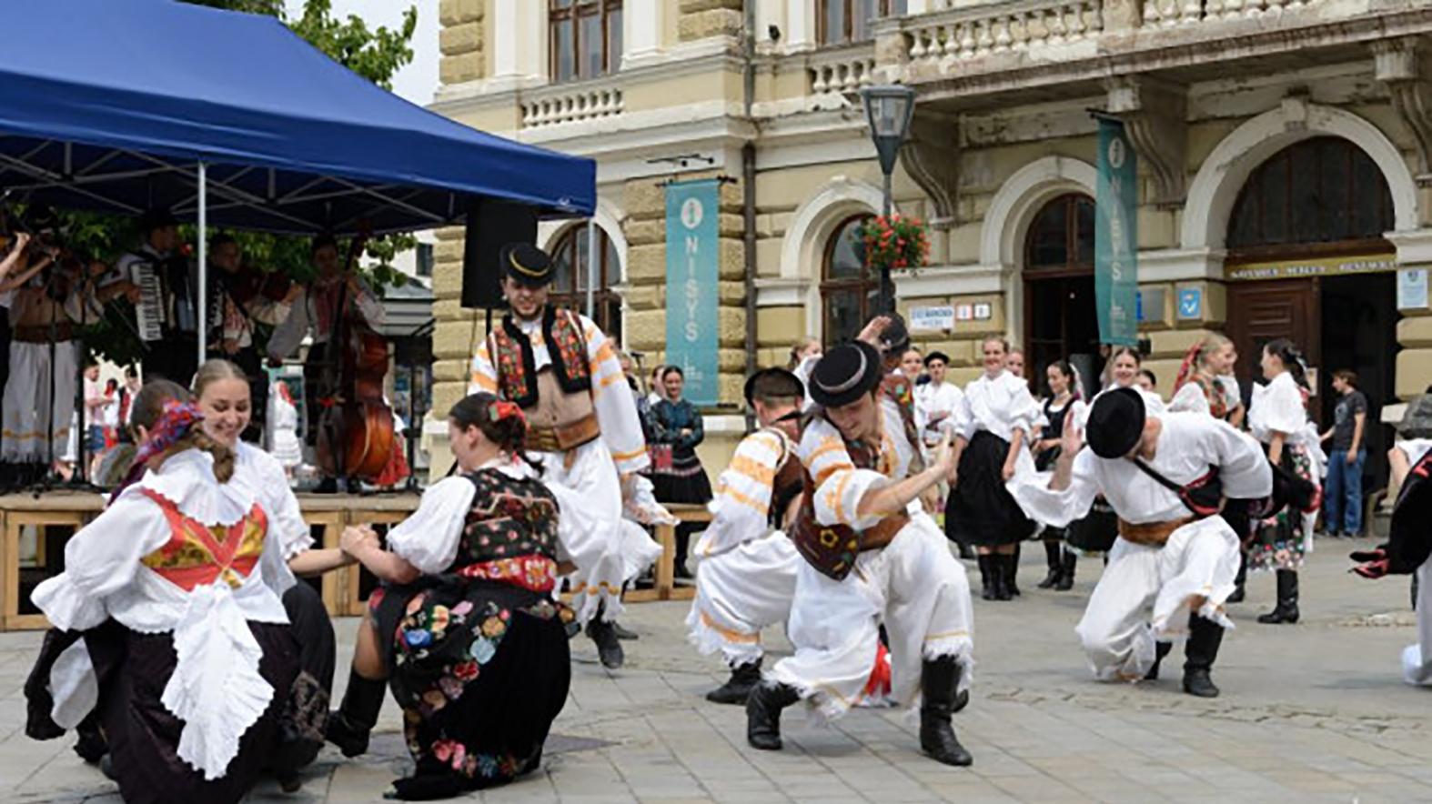 Trnavská brána privíta folkloristov zo Slovenska i zahraničia