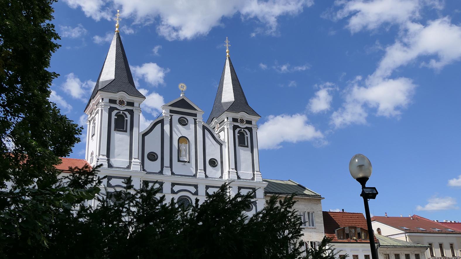Na Kostole obrátenia sv. Pavla a kláštore odhalili zreštaurovanú fasádu