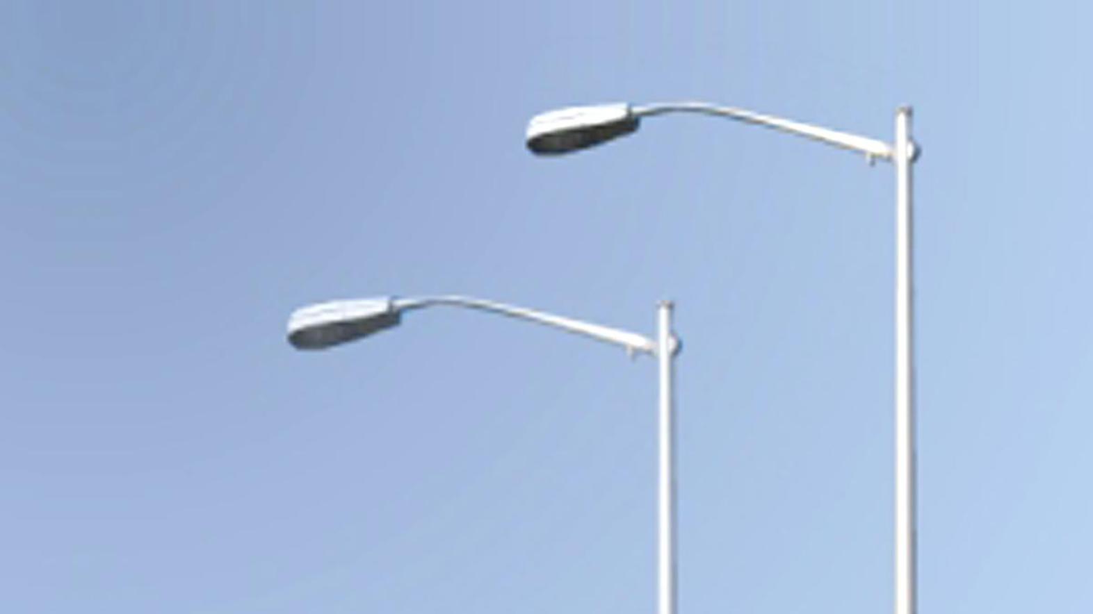 V meste pre šetrenie energiami naďalej svieti len každé druhé svetlo