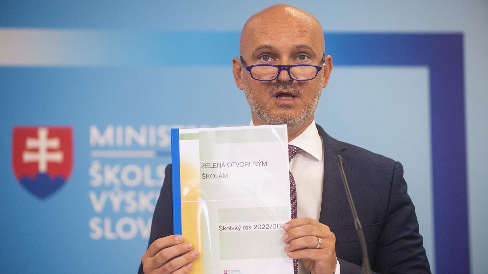 Školy budú fungovať bez zásadných covidových obmedzení
