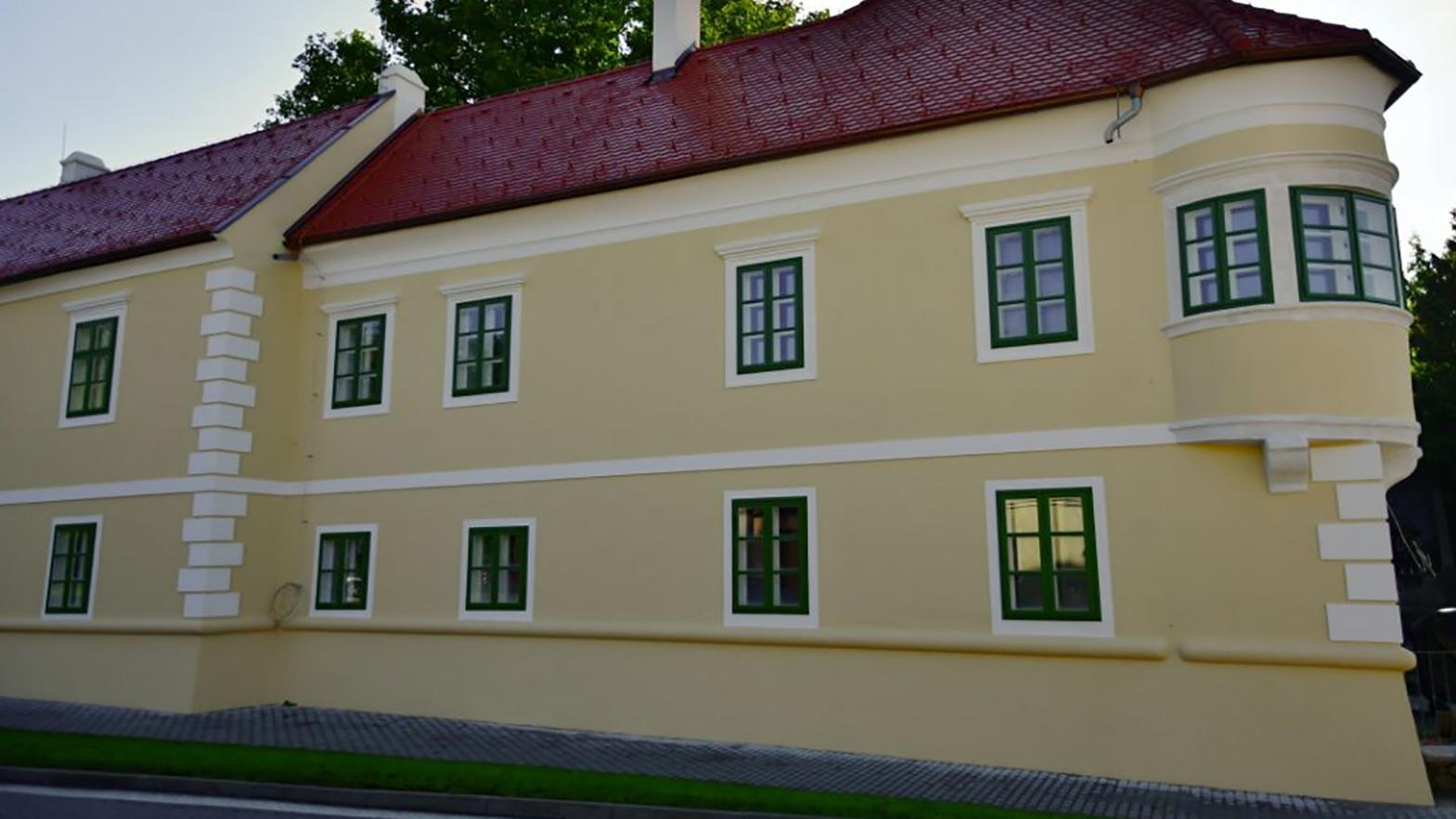 Rekonštrukciu kaštieľa v Modre dokončili, otvoria ho v októbri