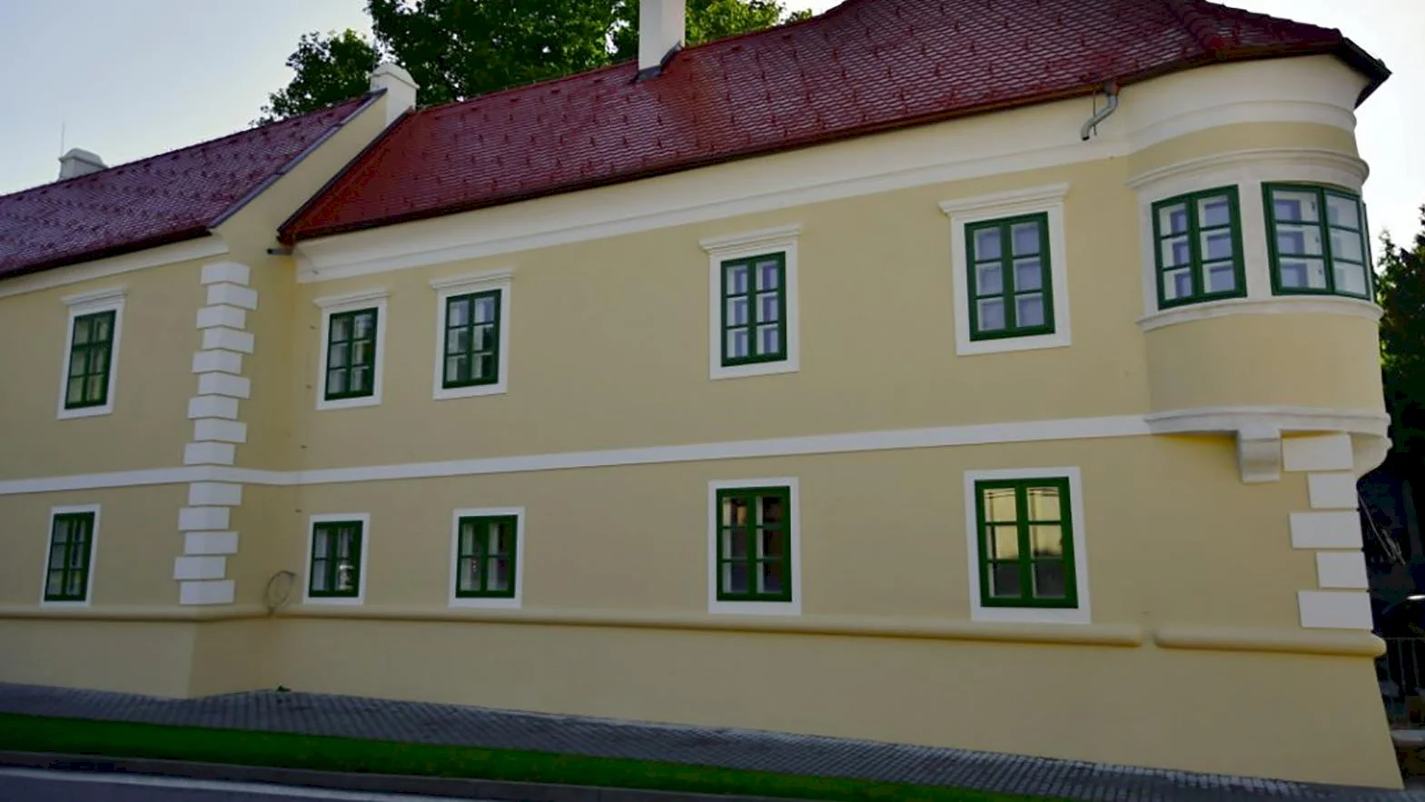 Rekonštrukciu kaštieľa v Modre dokončili, otvoria ho v októbri