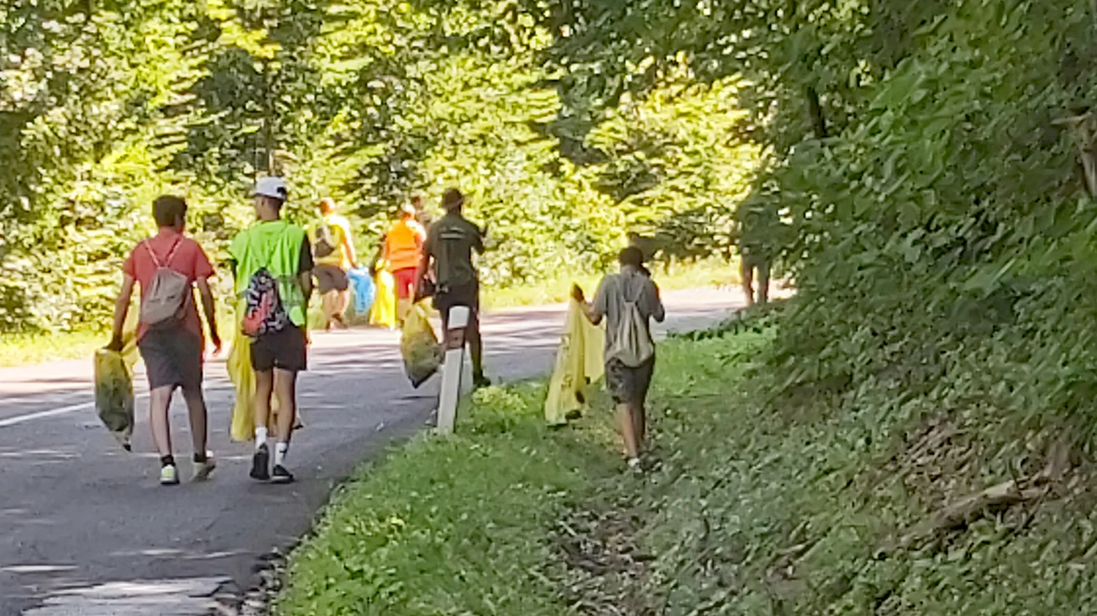 Mestá a obce sa musia vysporiadať aj s voľne pohodeným odpadom