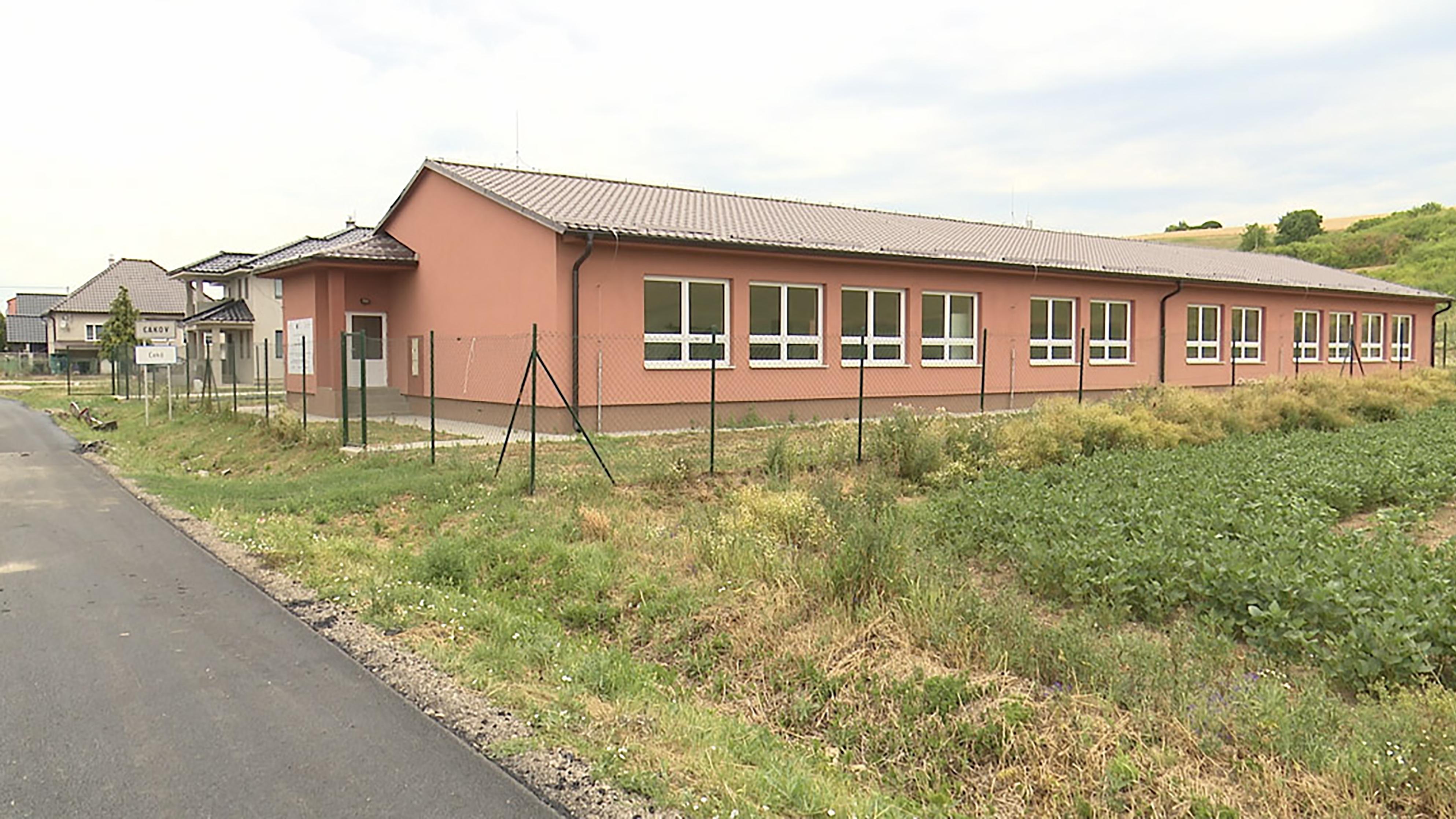 Novopostavenú škôlku zatiaľ neotvoria, obci chýbajú peniaze na vybavenie