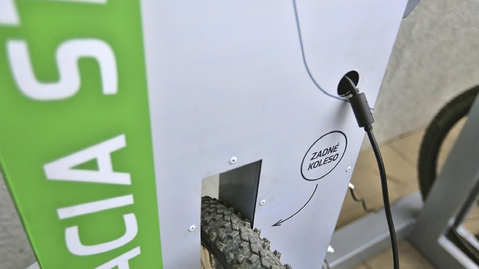 V Kvetnici vybudovali nový bikepoint s možnosťou nabíjania pre e-biky