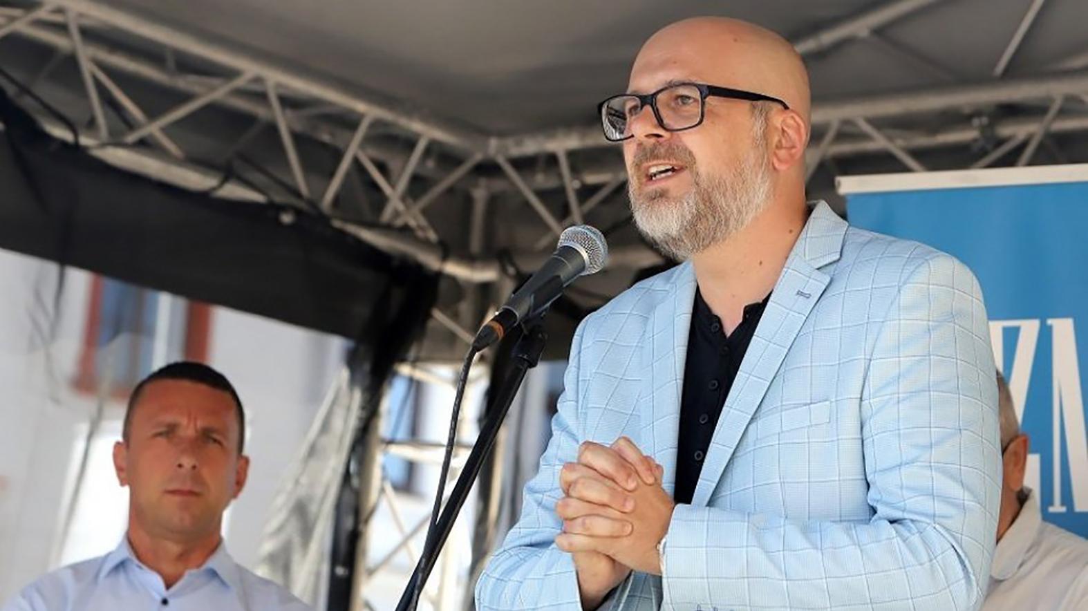 Po mimoriadnom sneme sa uskutoční protestné zhromaždenie pred úradom vlády