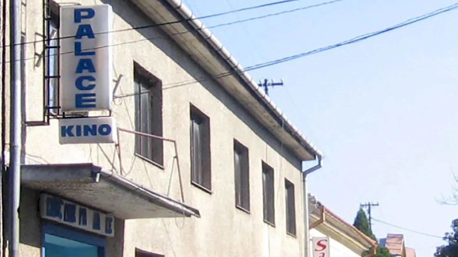Mesto začalo s obnovou historickej budovy kina Palace