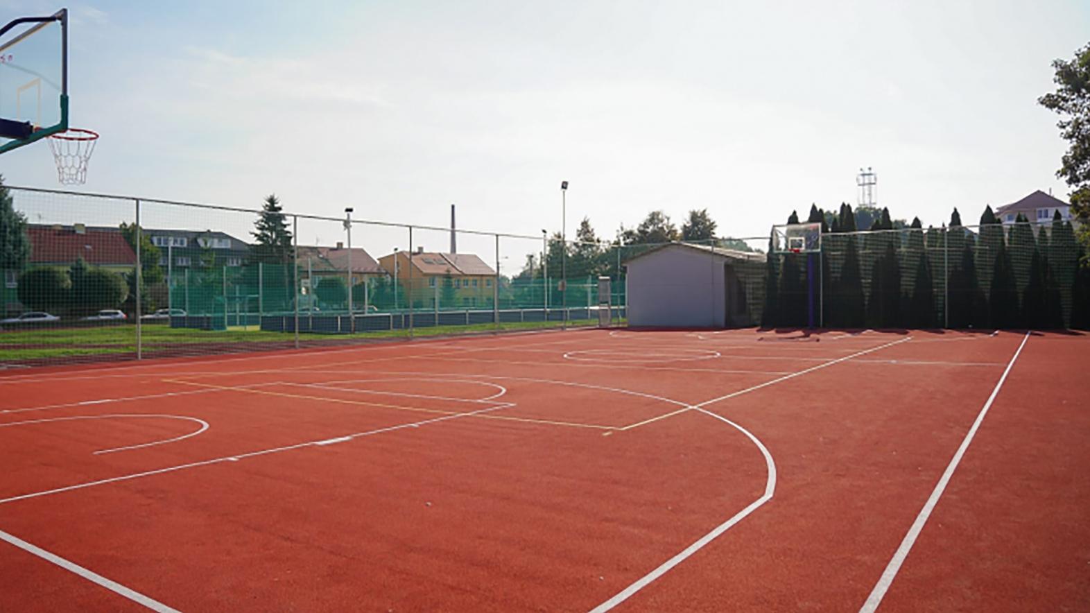 Na gymnáziu v Dunajskej Strede sprístupnili zrekonštruovaný športový areál
