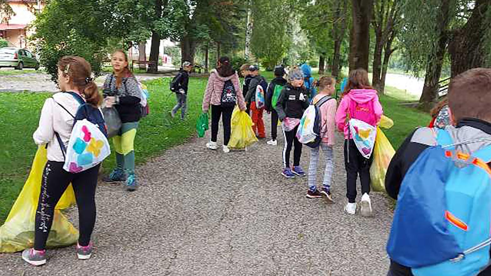 Počas gruntovačky vyzbierali v turistických miestach kraja 104 vriec odpadu