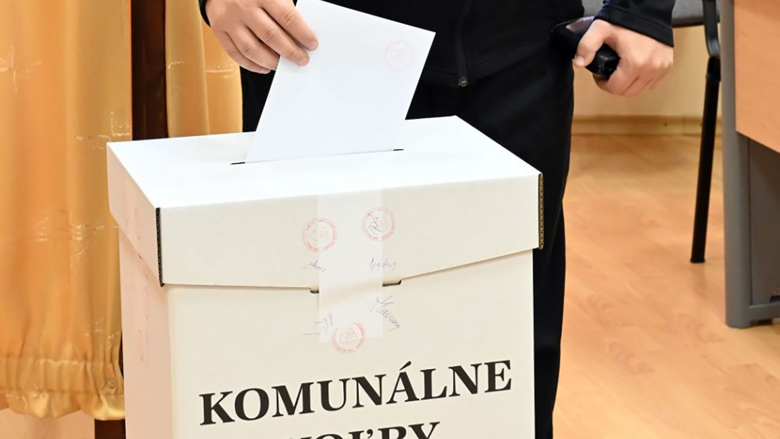Špeciálny spôsob hlasovania voličov v izolácii alebo karanténe z dôvodu COVID-19