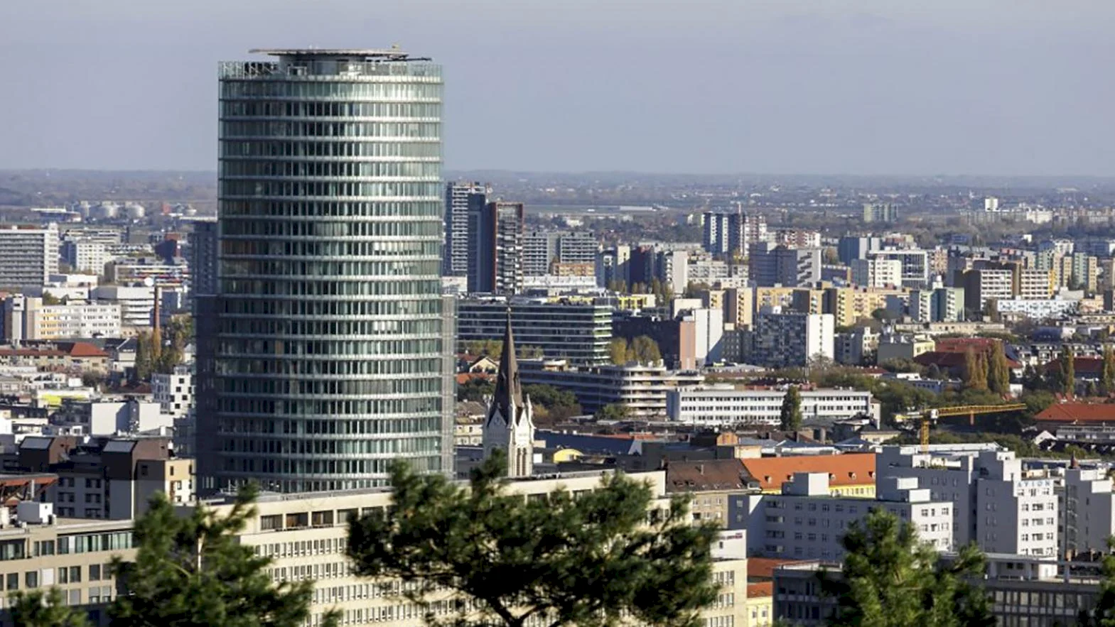 Vysoké ceny energií môžu prinútiť najmä malé obce obmedziť služby obyvateľom