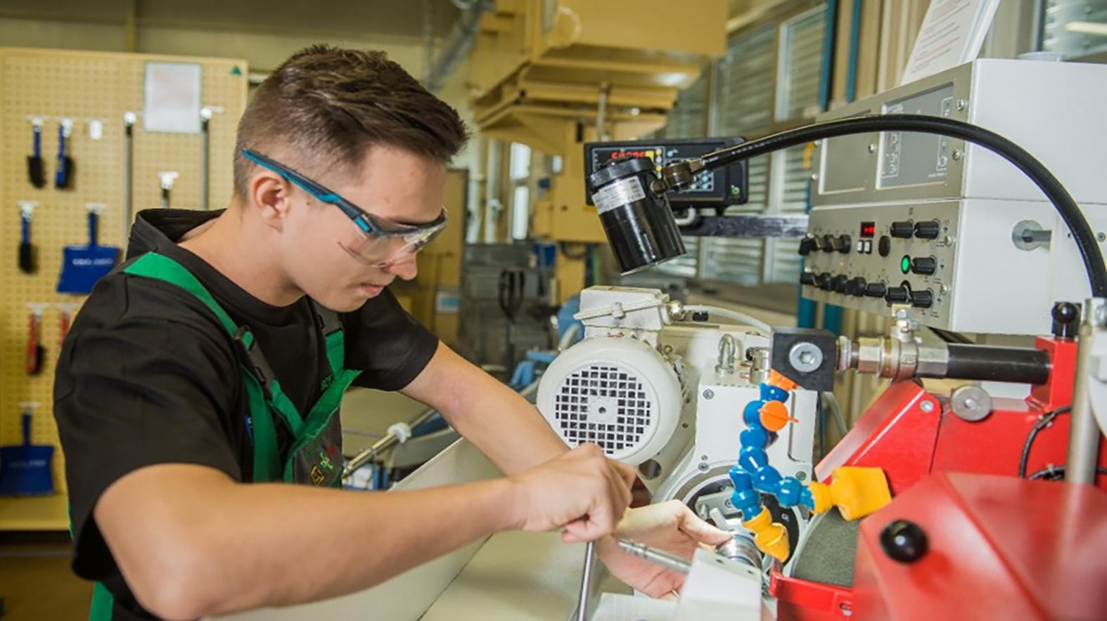 Rozvoju duálu môže napomôcť talentcentrum i kariérne poradenstvo