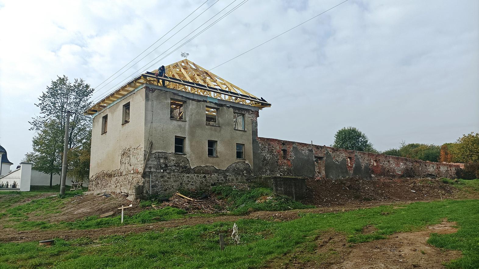 Bývalý ovčín v susedstve kaštieľa prestavajú na kultúrne centrum