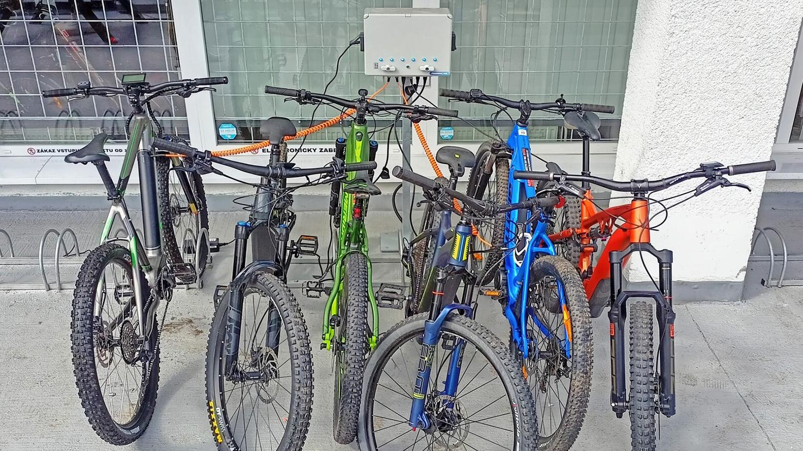 Na Kojšovke a v Jablonove nad Turňou pribudli cyklonabíjačky a cykloservis