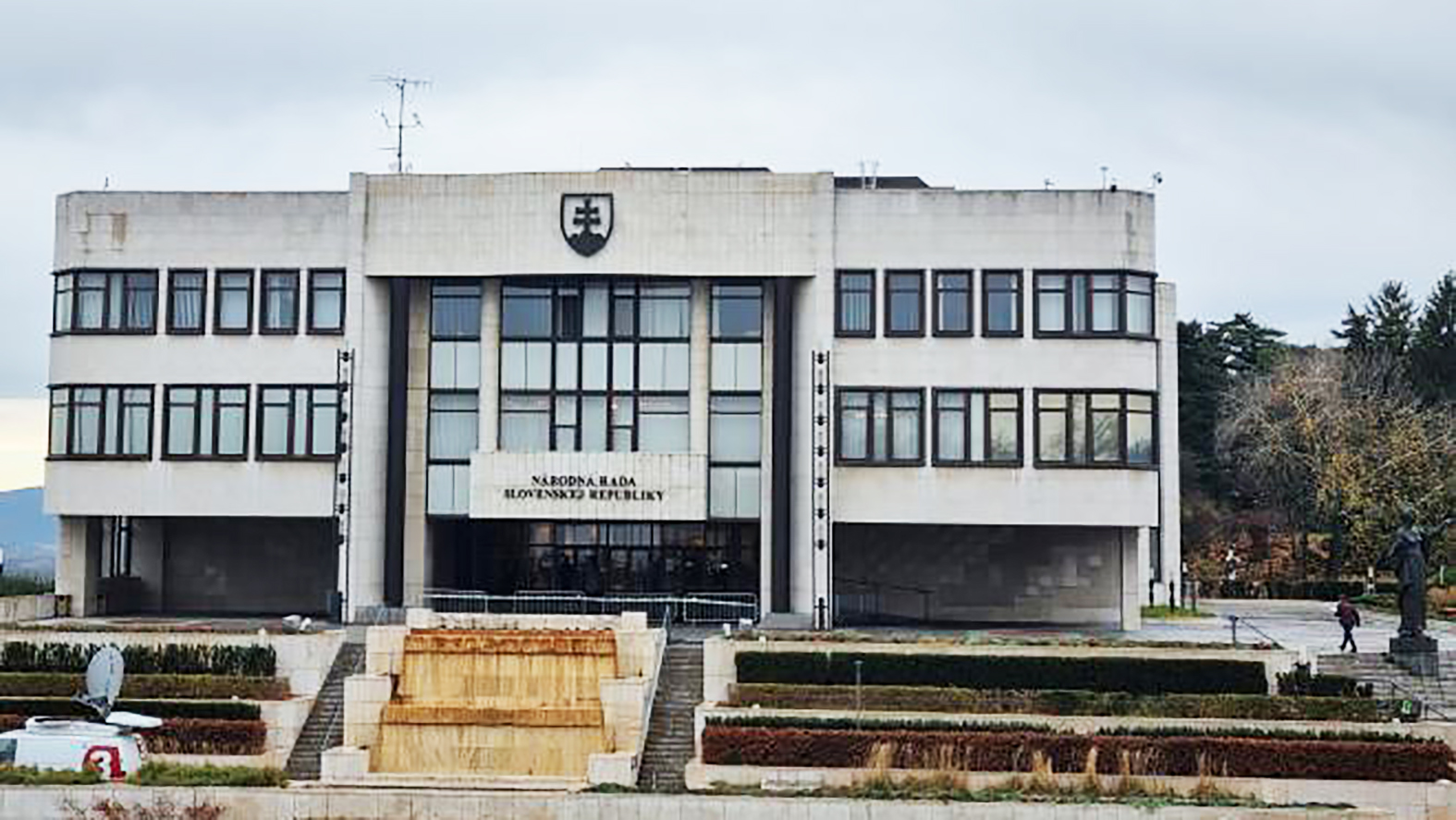Poslanci parlamentu schválili zmeny v zákone o mene a priezvisku