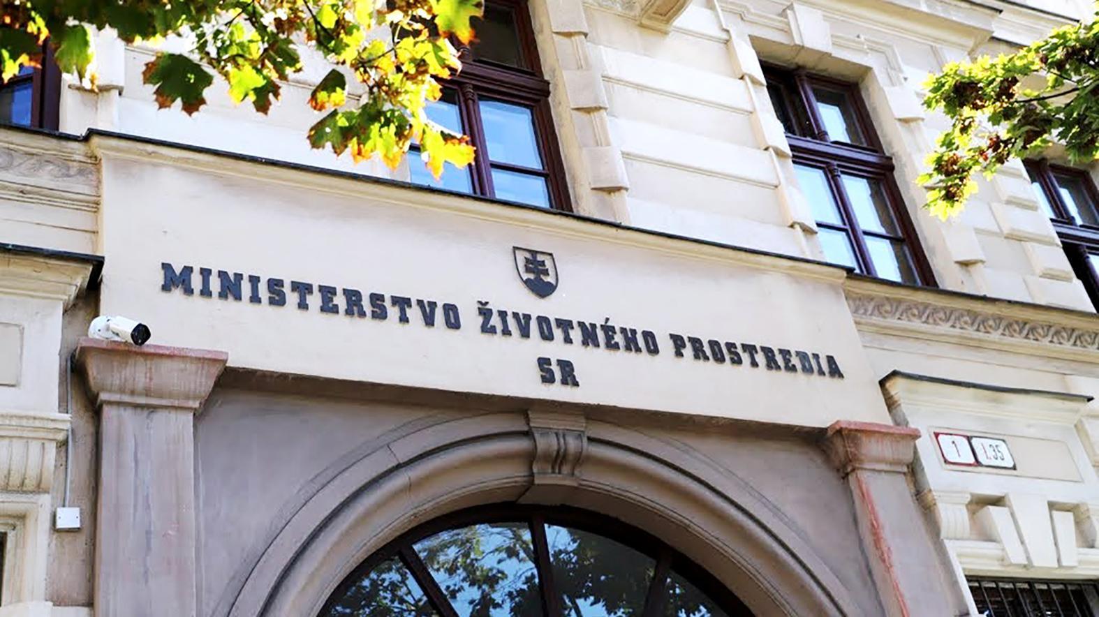 MŽP aktuálne neplánuje prehodnotiť dátum zavedenia úpravy odpadu