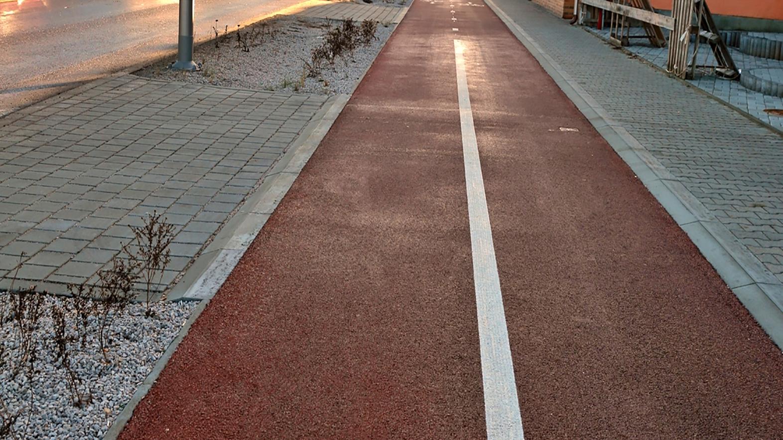 Mesto podpísalo zmluvu na výstavbu cyklotrasy Družstevná - Radlinského
