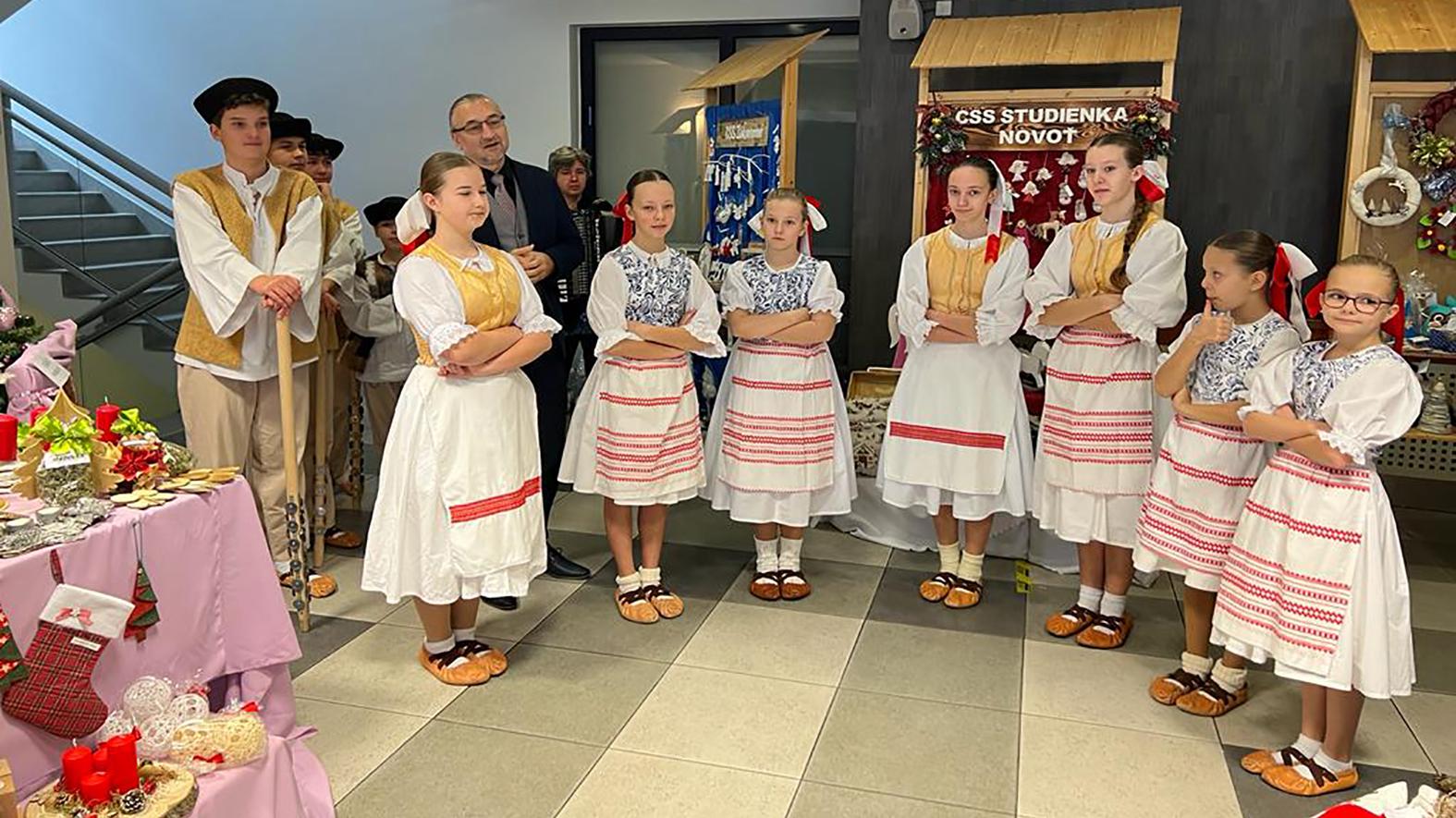 Výstavu Vianoce našimi rukami sprístupnili v Úrade ŽSK
