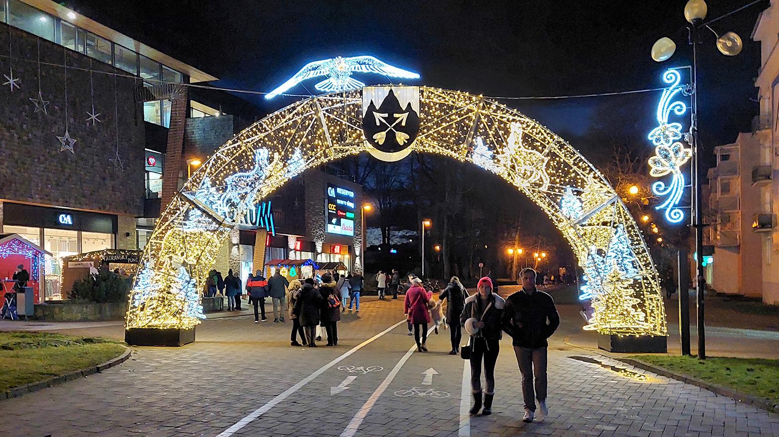 Centrom vianočnej výzdoby je námestie, novinkou je hviezdne nebo